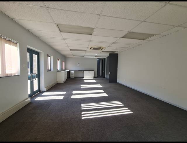 4,740M² OFFICE TO LET IN MEADOWDALE